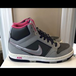 Women’s Nike Air Prestige size 8